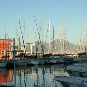 Reise Hunter Italien Neapel Yachthafen