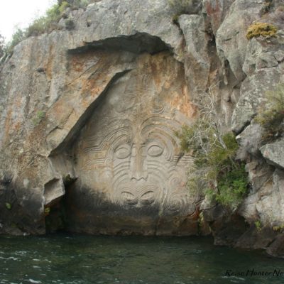 Reise Hunter Neuseeland Lake Taupo Maori Carvings