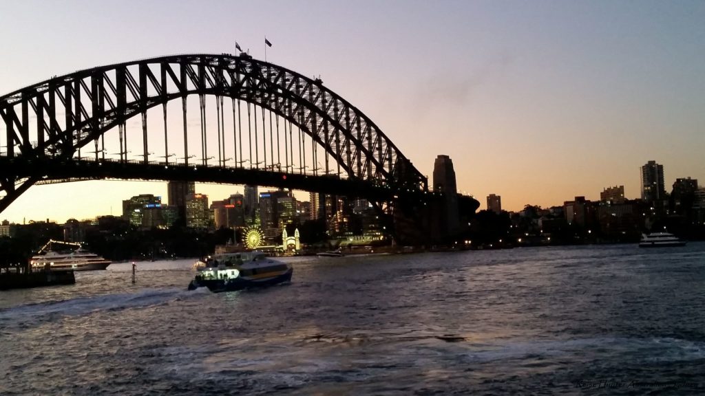 Reise Hunter Australien Sydney Brücke am Abend