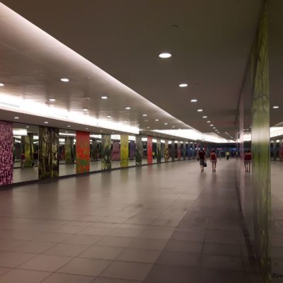 Reise Hunter Singapur Spiegeltunnel Mall