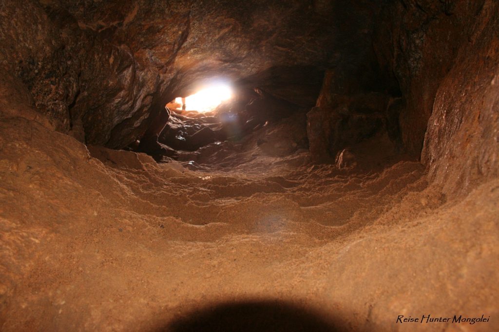Reise Hunter Mongolei Höhle2