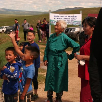 Reise Hunter Mongolei Oma im Gewand