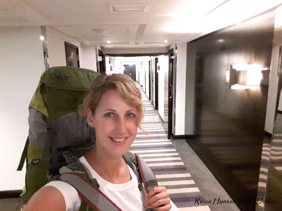 Reise Hunter Dubai Judith u Rucksack im 5 Sterne Hotel